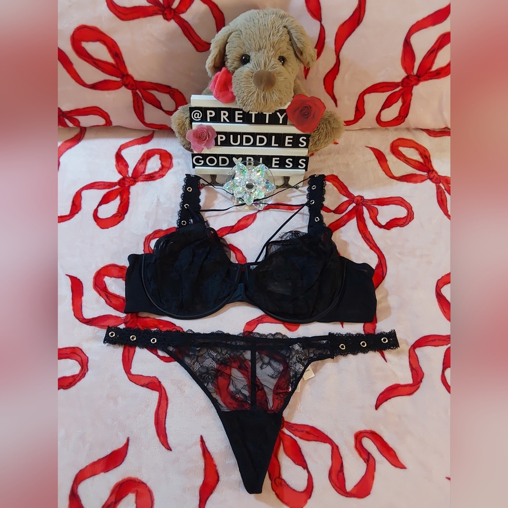♠️ 44D&XXL 2pc VS Very Sexy Rose Lace & Grommet Full-Cup Bra and V-String Set ♠️